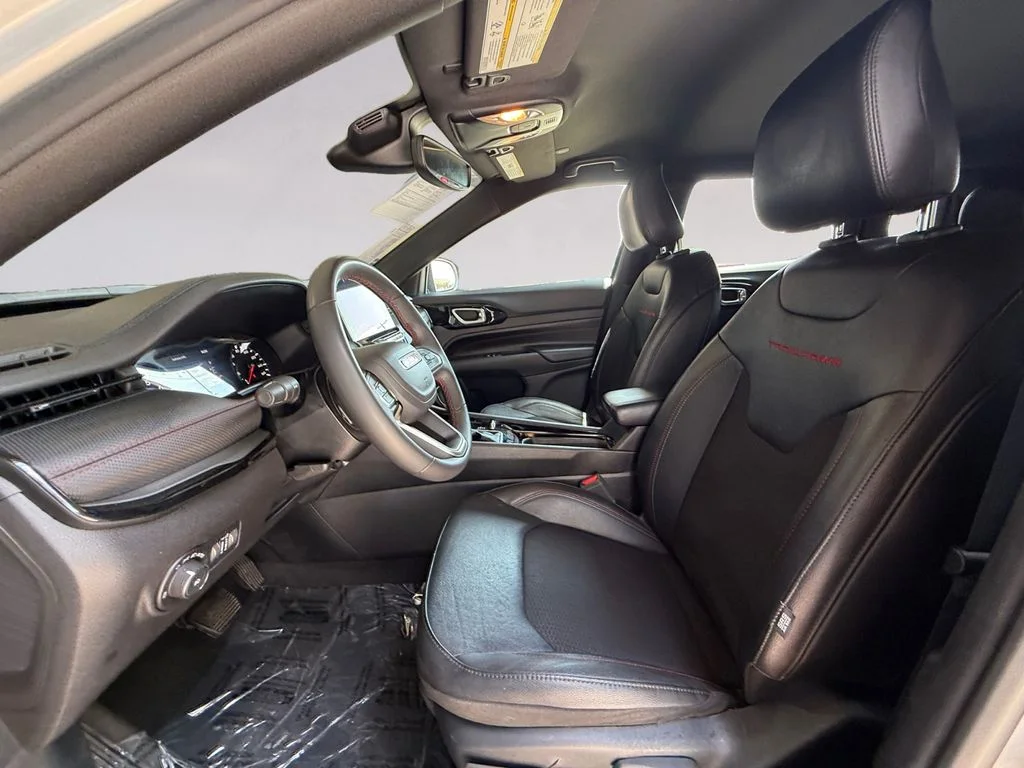 Used 2025 Silver Jeep Trailhawk image 10