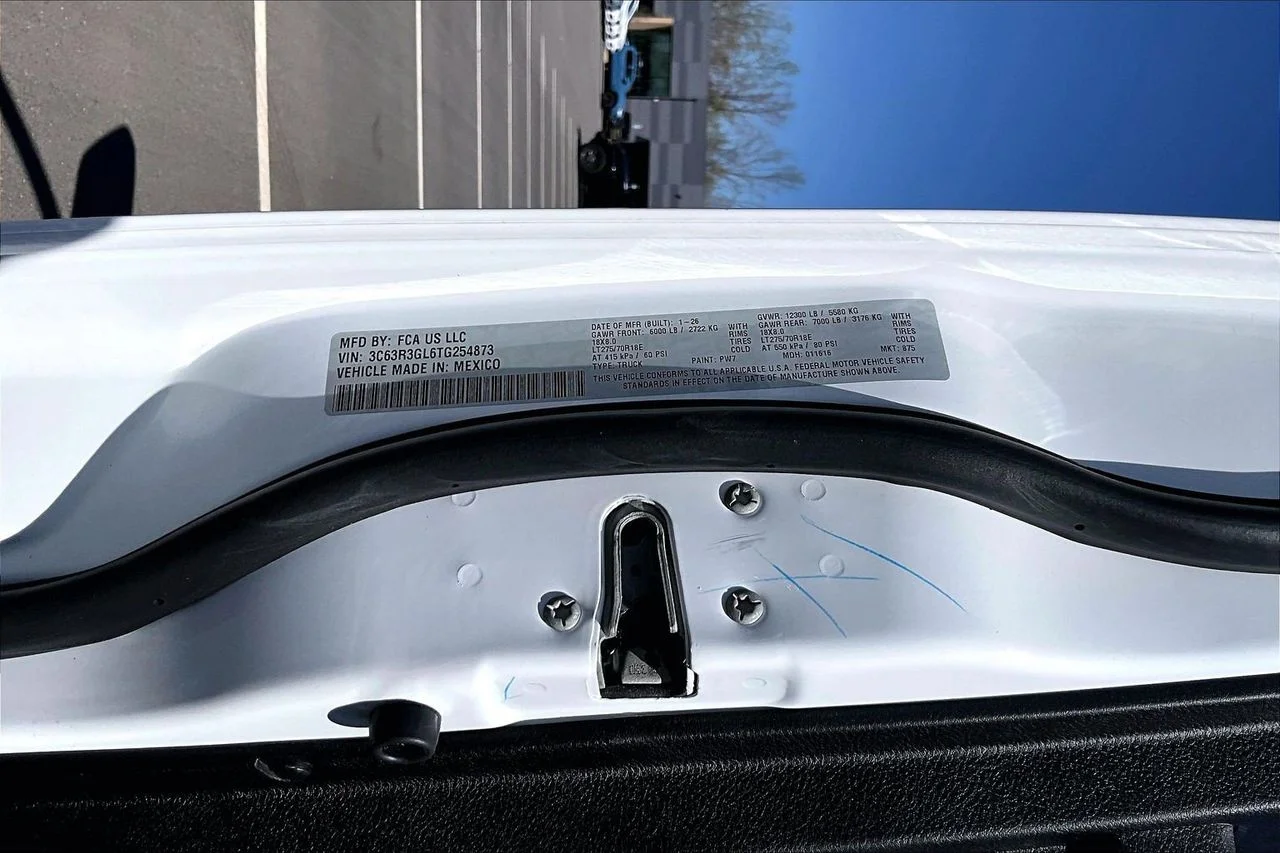 New 2026 Bright White Clear-Coat Exterior Paint RAM Tradesman image 32