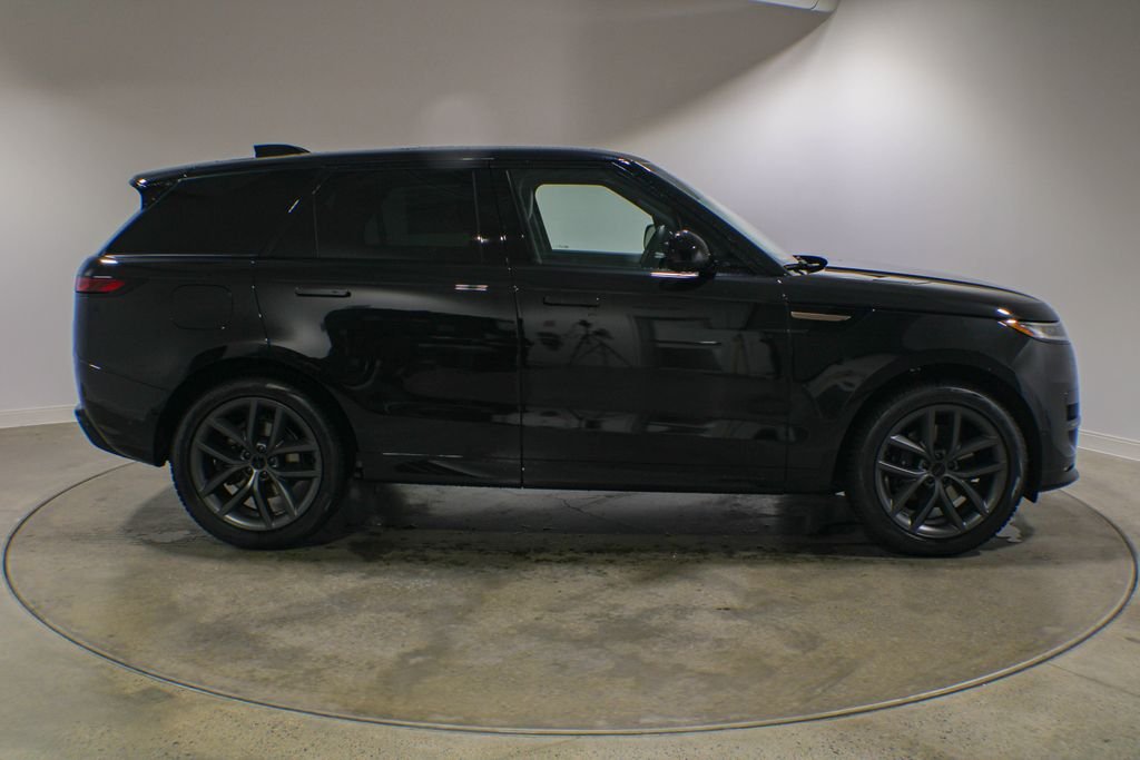 New 2026 Santorini Black Land Rover Dynamic SE image 7