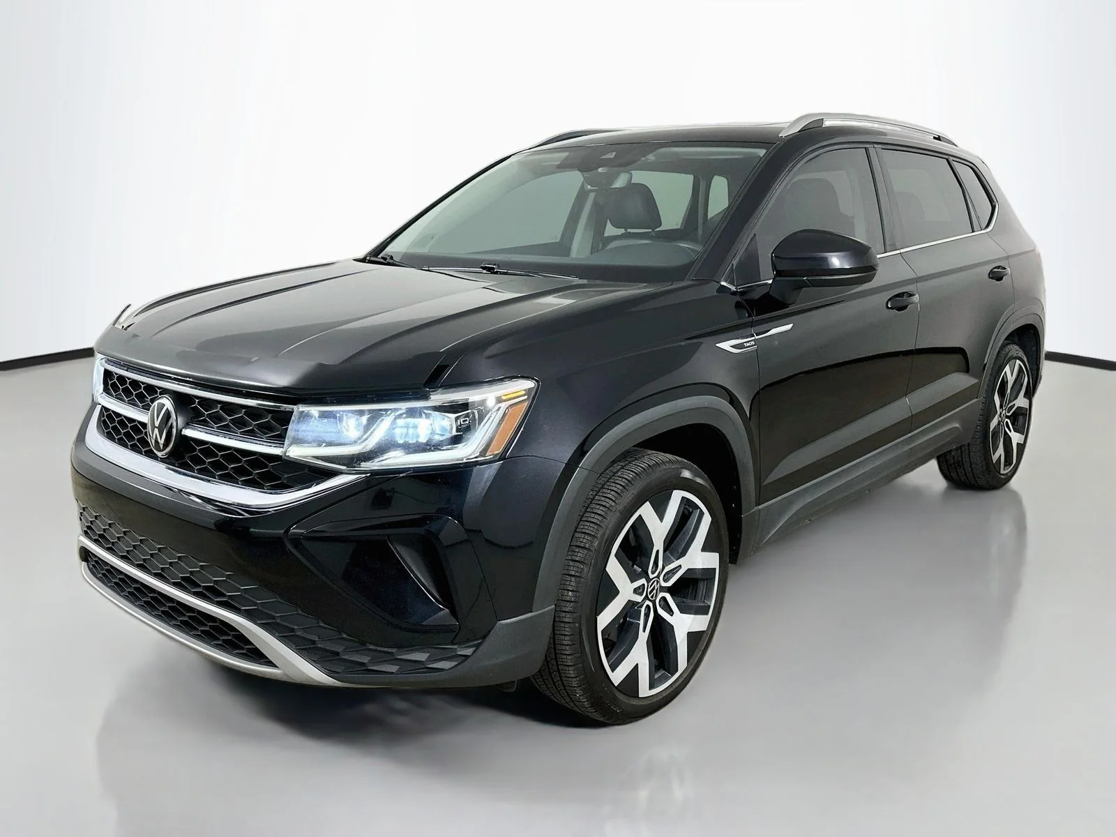 Used 2022 Black Volkswagen  image 1