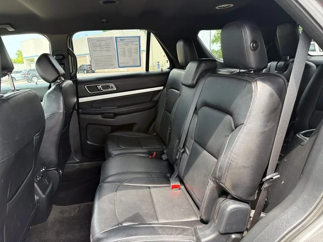 Used 2017 Gray Ford XLT image 22