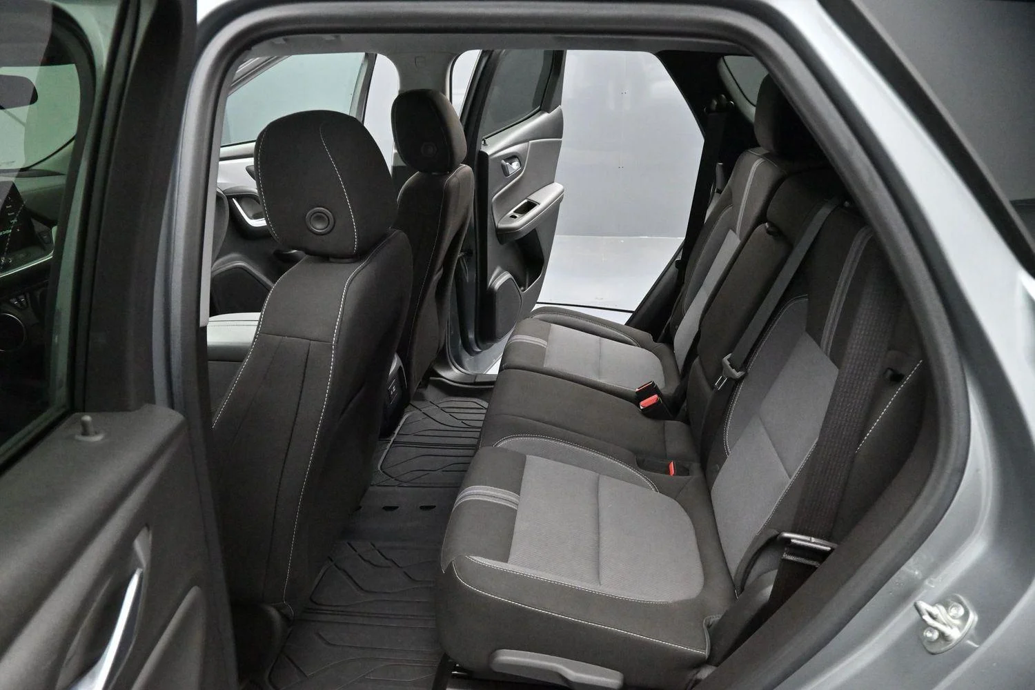 Used 2024 Sterling Gray Metallic Chevrolet 2LT image 31