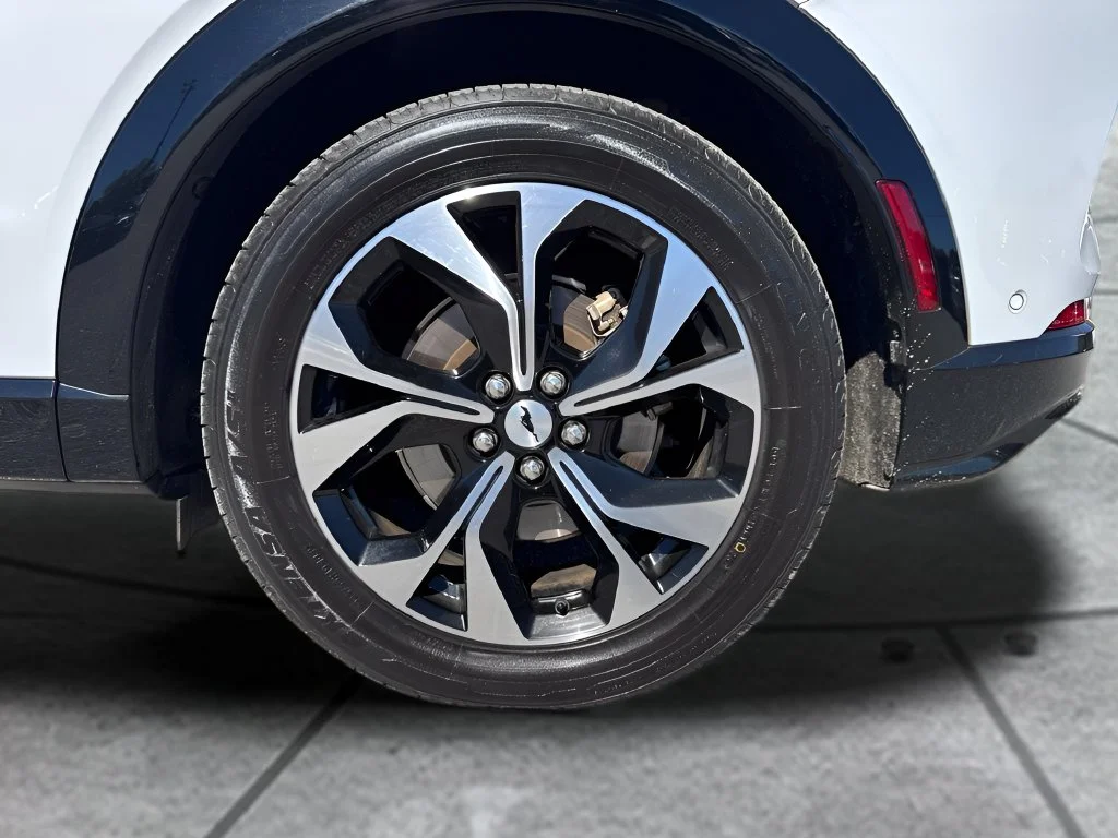 Used 2022 White Ford Premium image 33