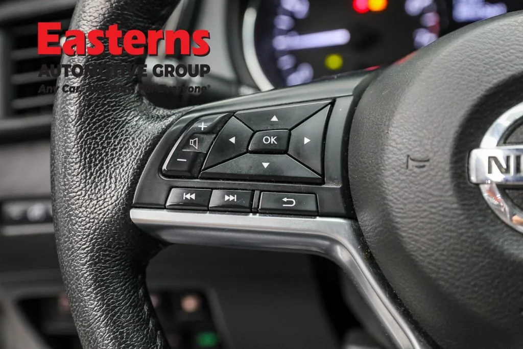 Used 2020 Silver Nissan SL image 15