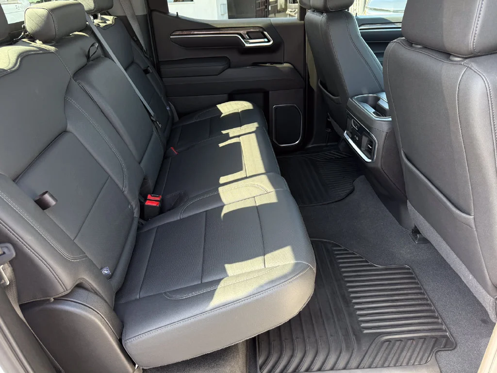 Used 2025 Summit White Chevrolet LTZ image 18