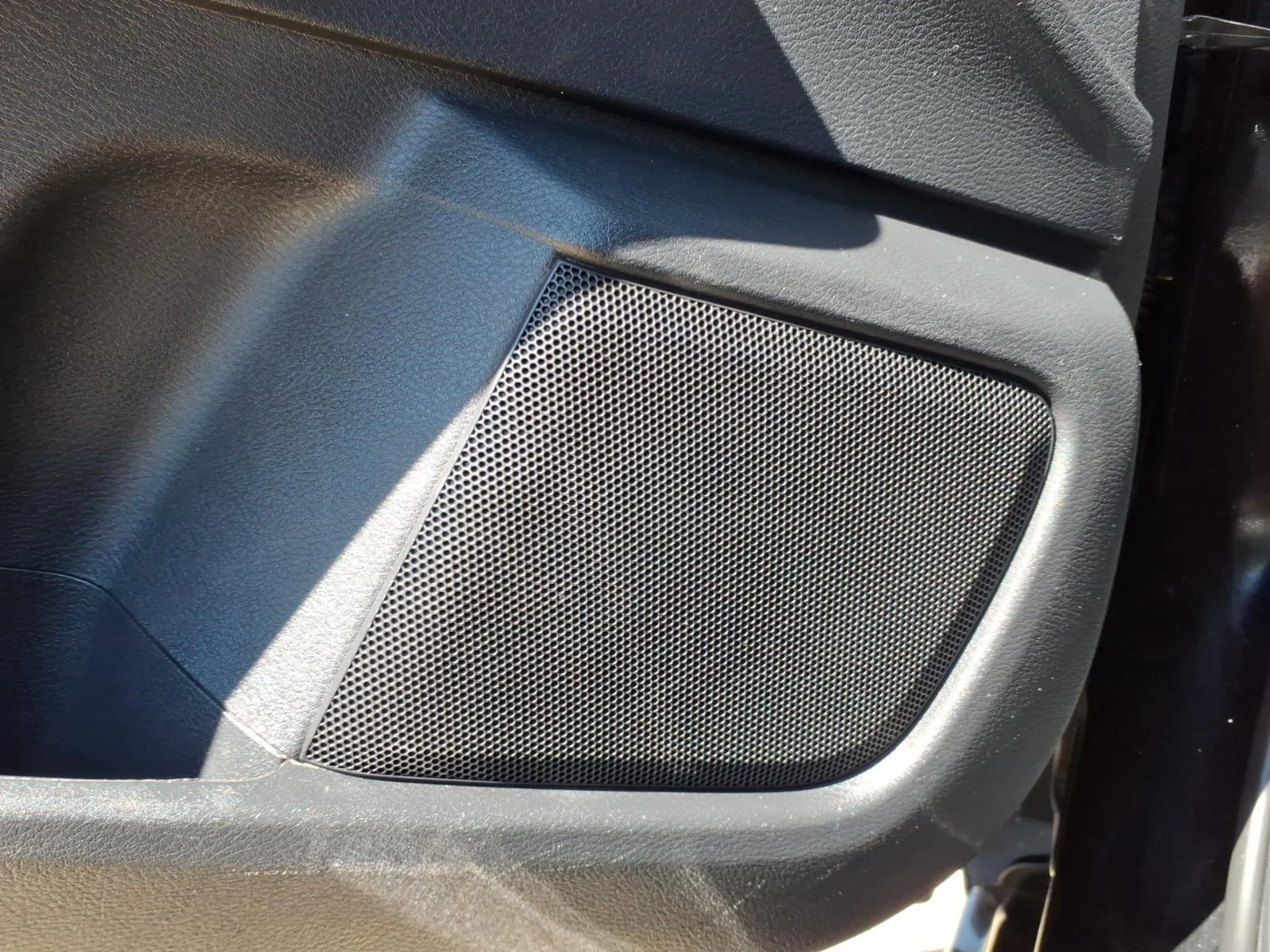 Used 2025  NISSAN SV image 5