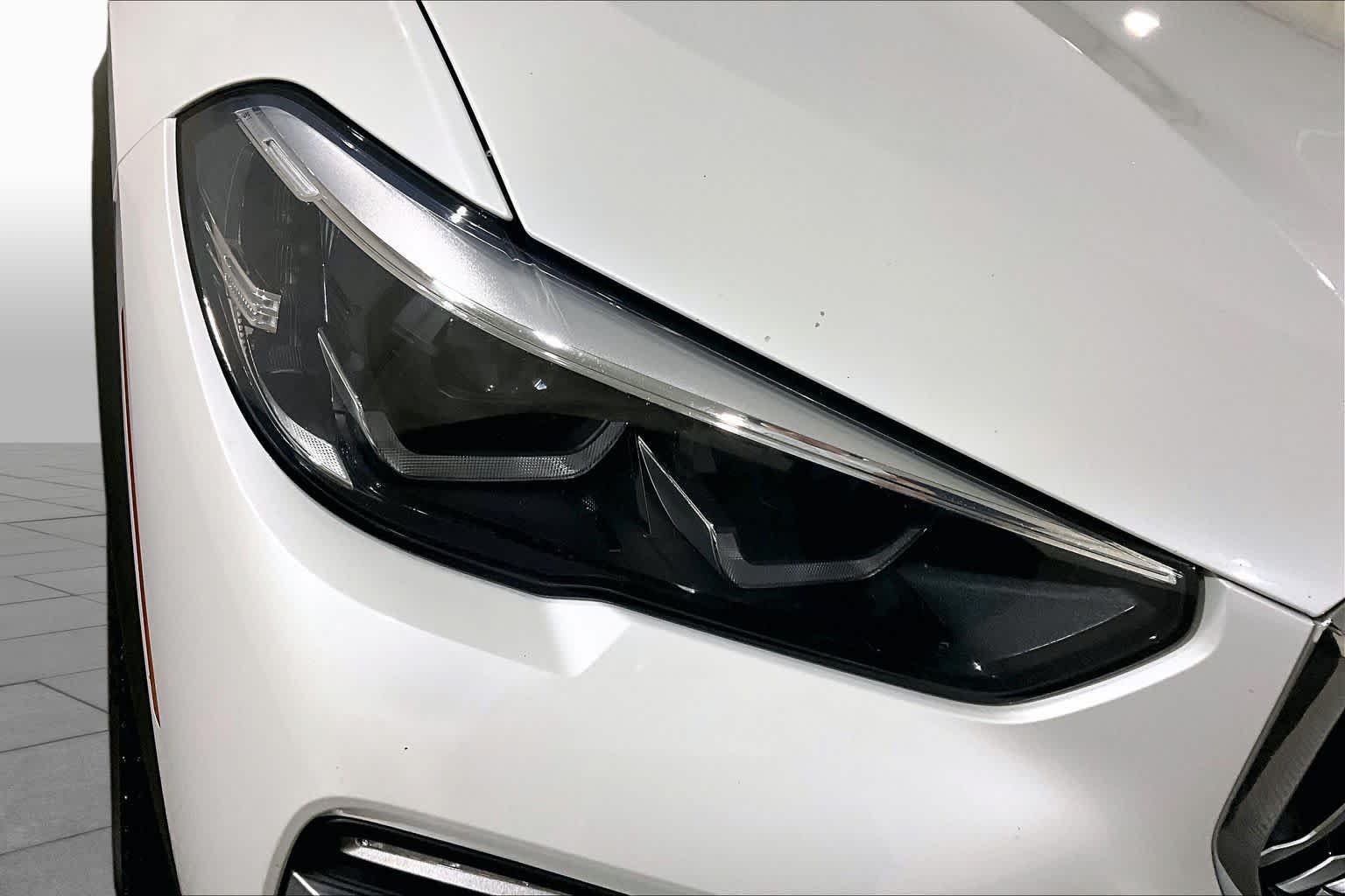 Used 2019 Mineral White Metallic BMW xDrive40i image 26