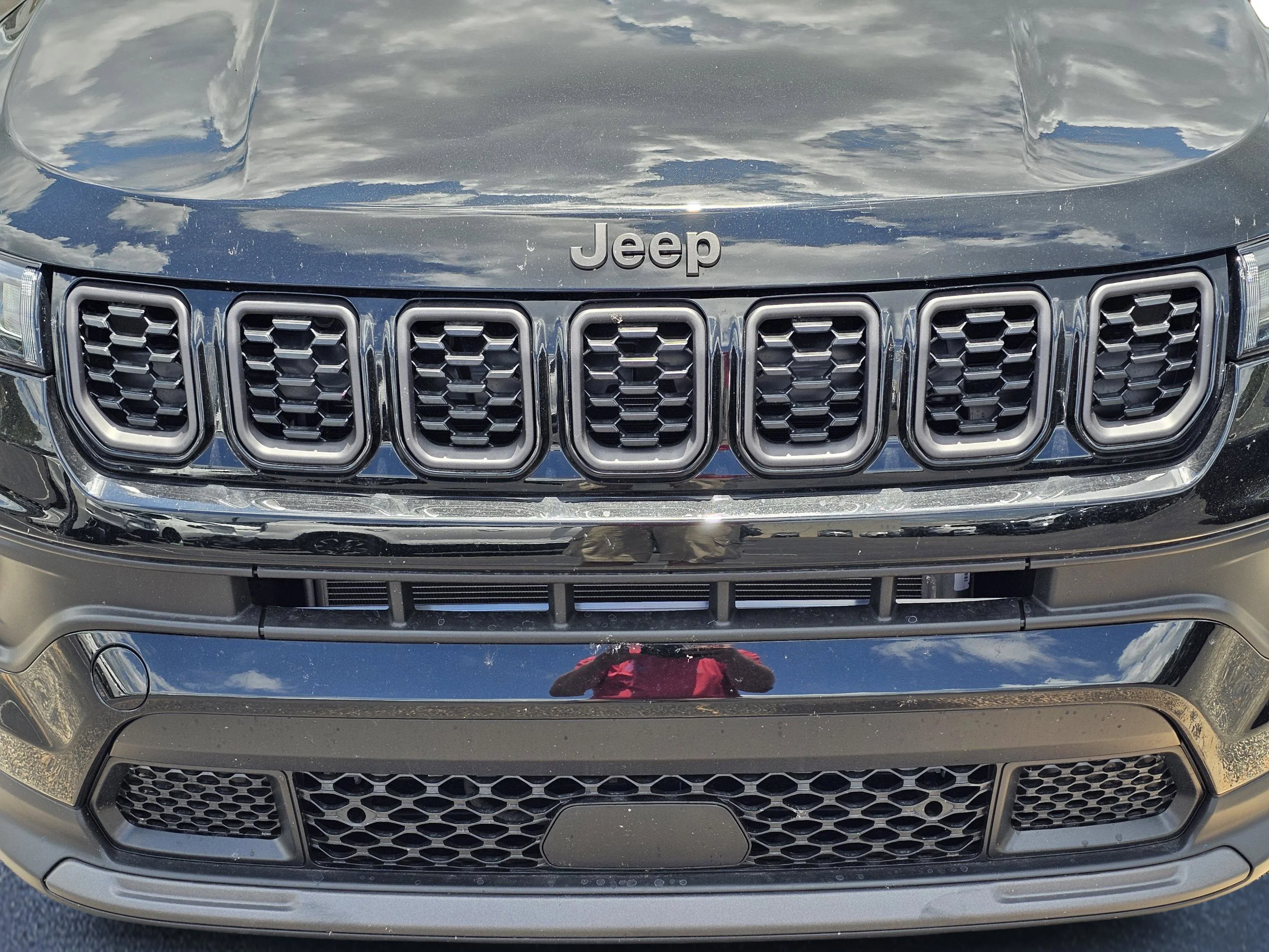 New 2026 Diamond Black Crystal Pearlcoat Jeep Latitude Altitude image 3