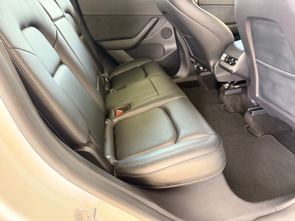 Used 2021  Tesla Long Range image 33