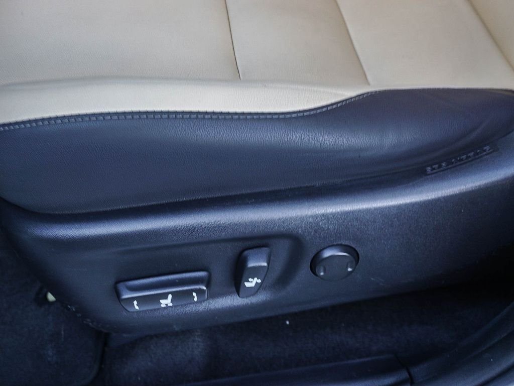 Used 2019 White Lexus 300 Base image 20