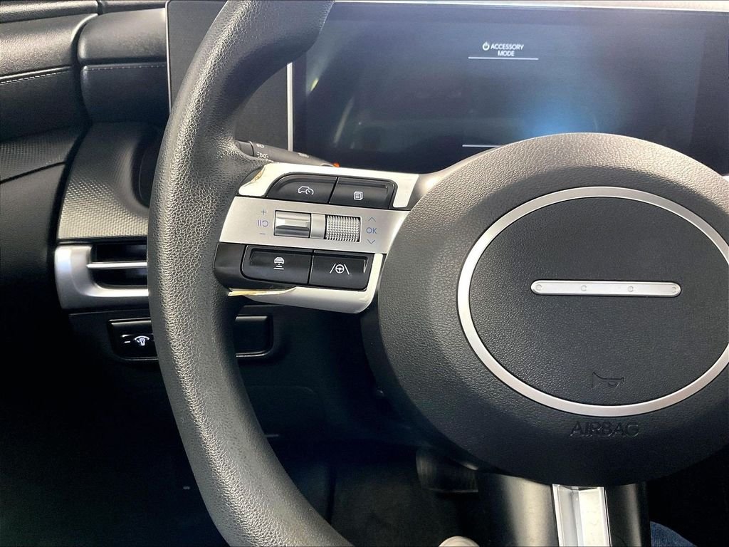 Used 2025 Silver Hyundai SE image 22