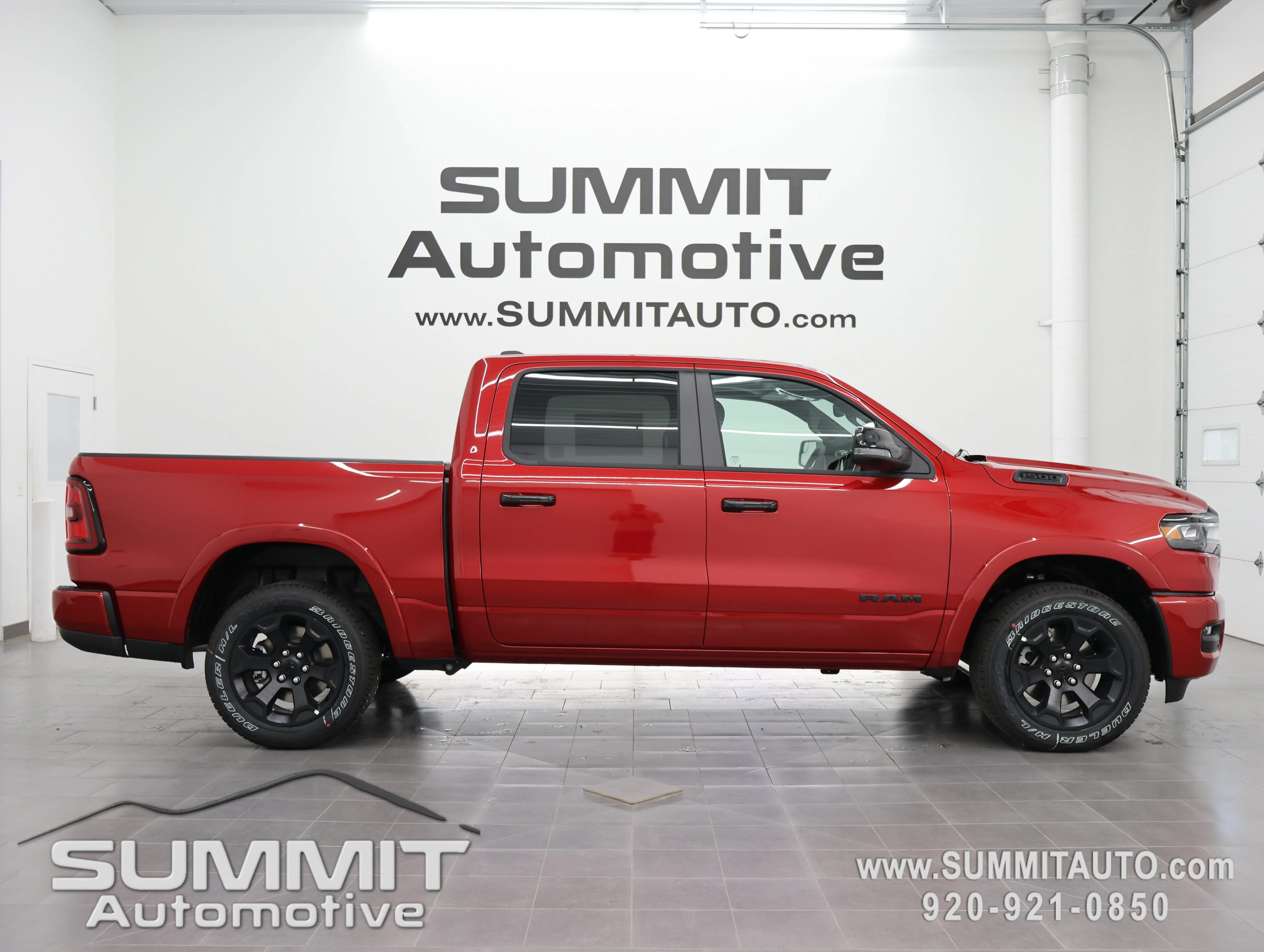 New 2026 Molten Red Pearl-Coat Exterior Paint RAM Big Horn/Lone Star image 1