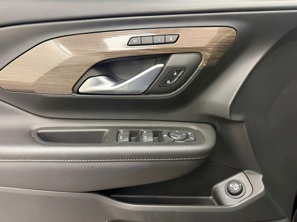 Used 2022 Black GMC Denali image 10