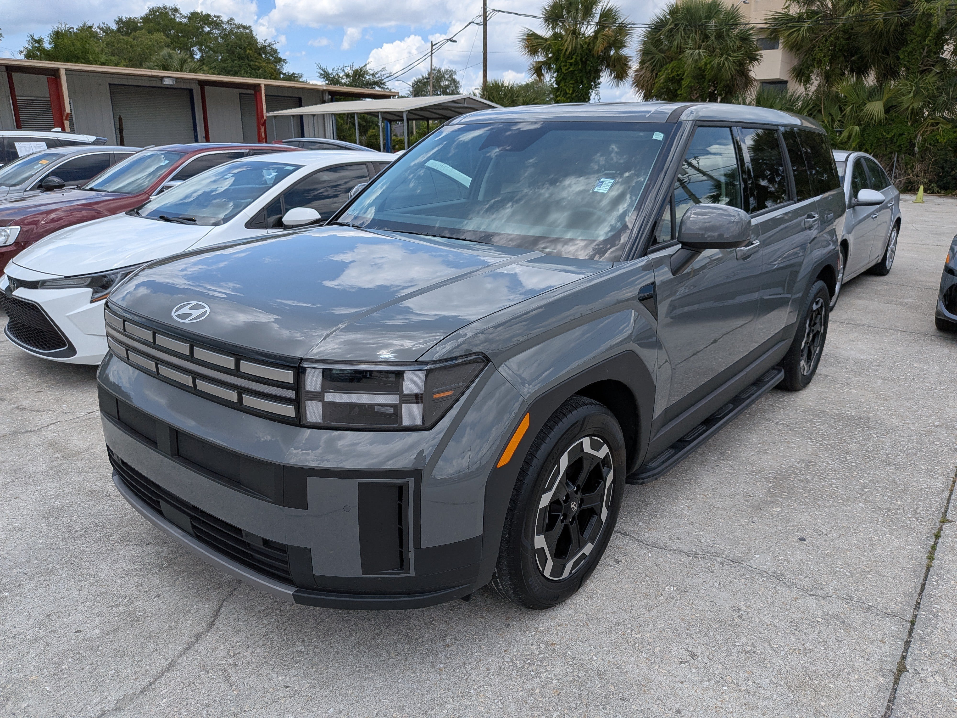 Used 2025 Hampton Gray Hyundai SE image 1
