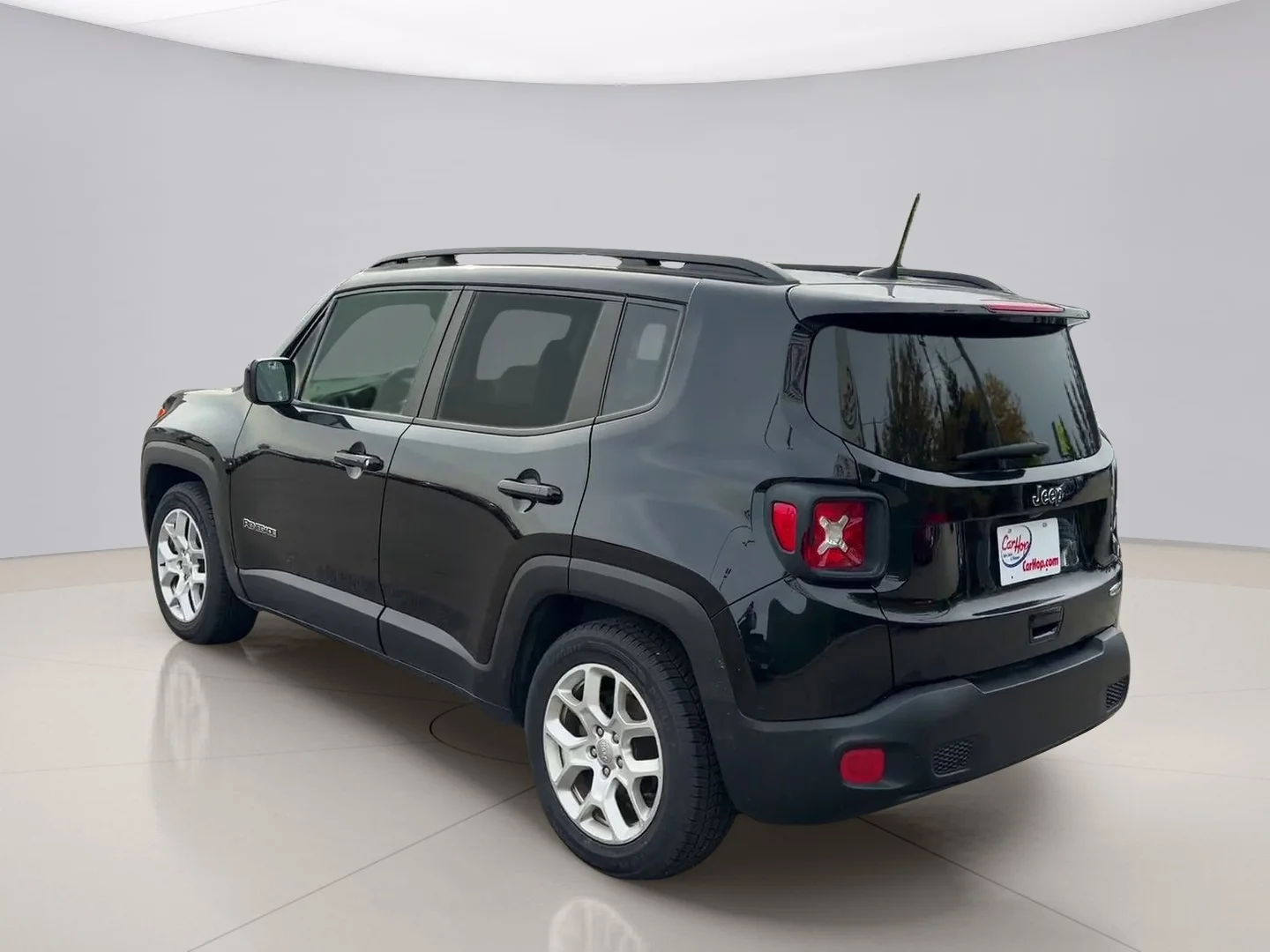 Used 2018 Black Jeep LATITUDE image 3