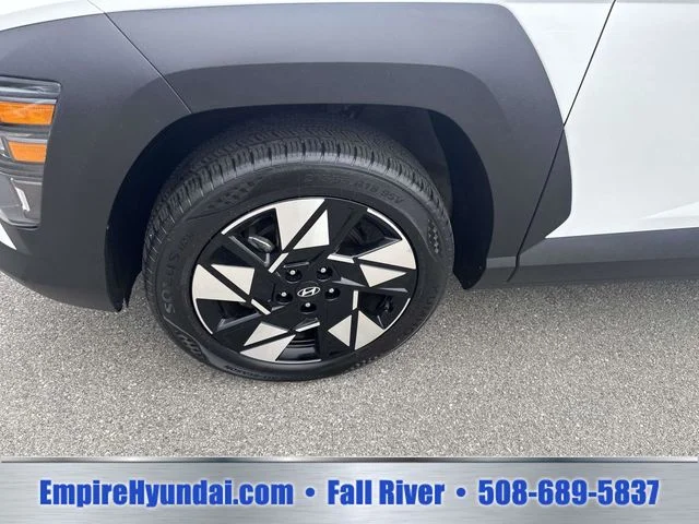 Used 2024 White Hyundai SEL image 10