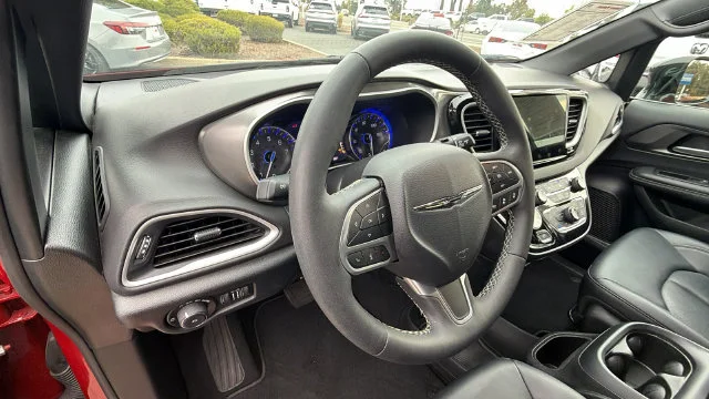 Used 2025 Red Chrysler Select image 28