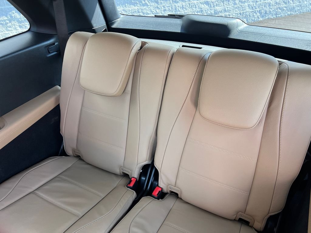 New 2026 MANUFAKTUR Ireland Mid Green Metallic Mercedes-Benz GLS 450 image 24