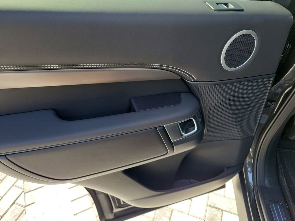 2025 Land Rover Discovery Metropolitan Edition - Photo 22