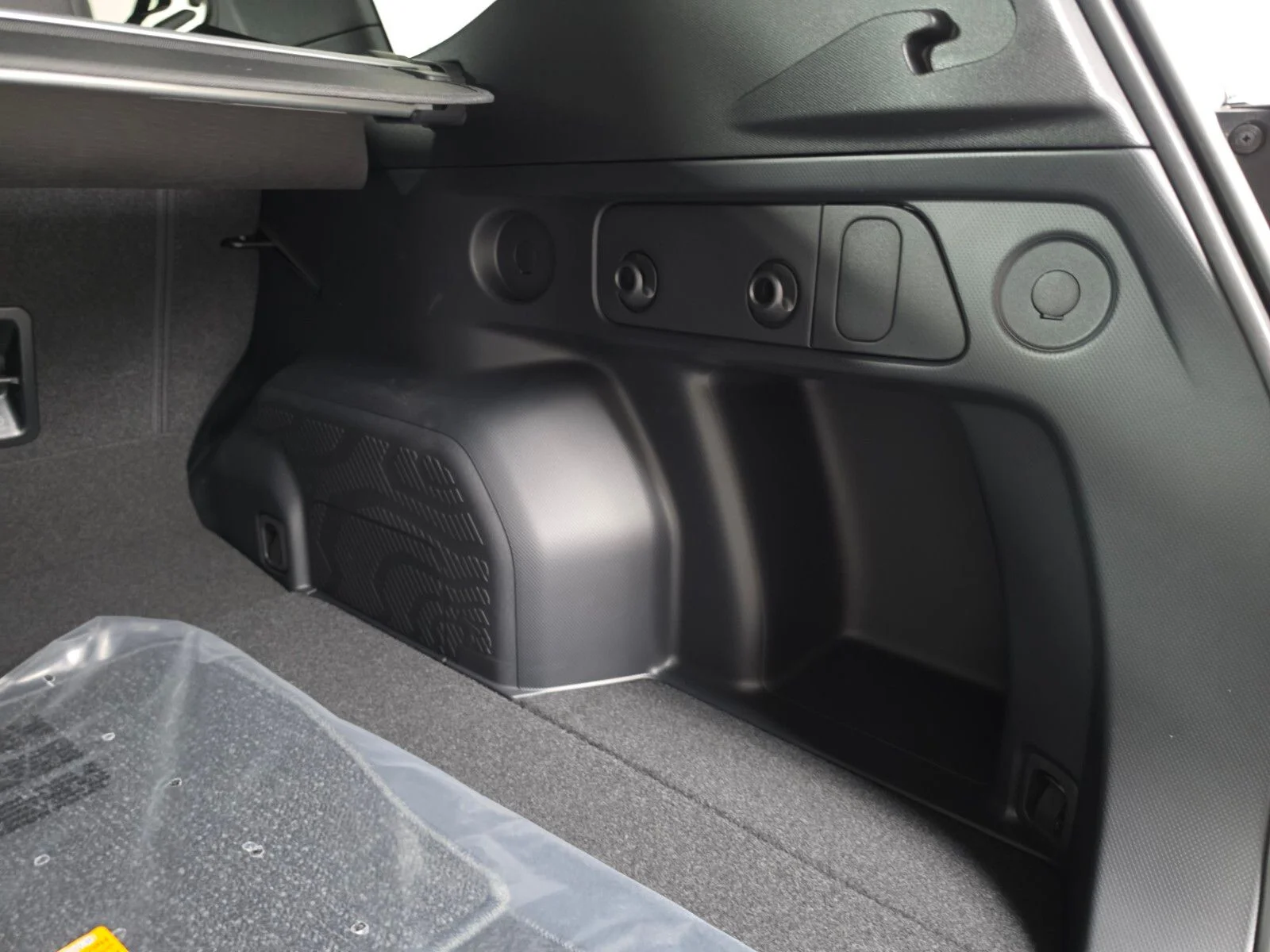 2026 Subaru Forester Premium - Photo 18