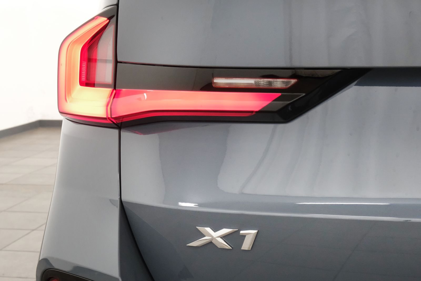 New 2027 C3n BMW xDrive28i image 4