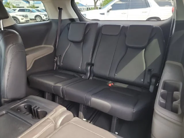 Certified Used 2025 White Kia LXS image 14
