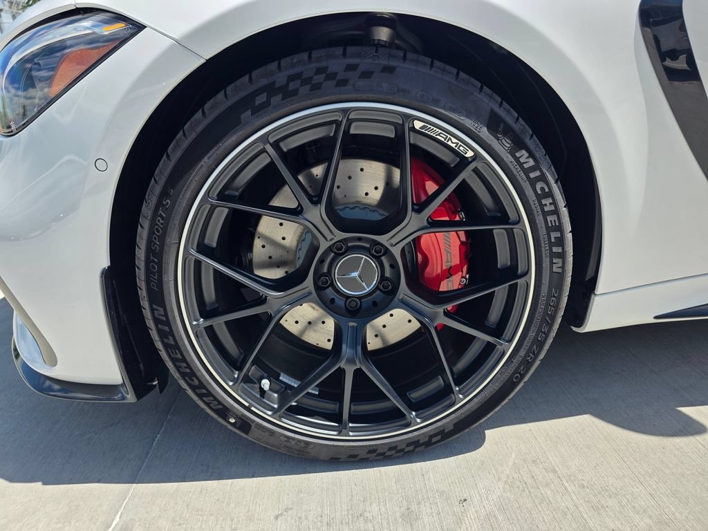 New 2026 MANUFAKTUR Moonlight White Metallic Mercedes-Benz AMG® CLE 53 4MATIC+ Coupe image 35