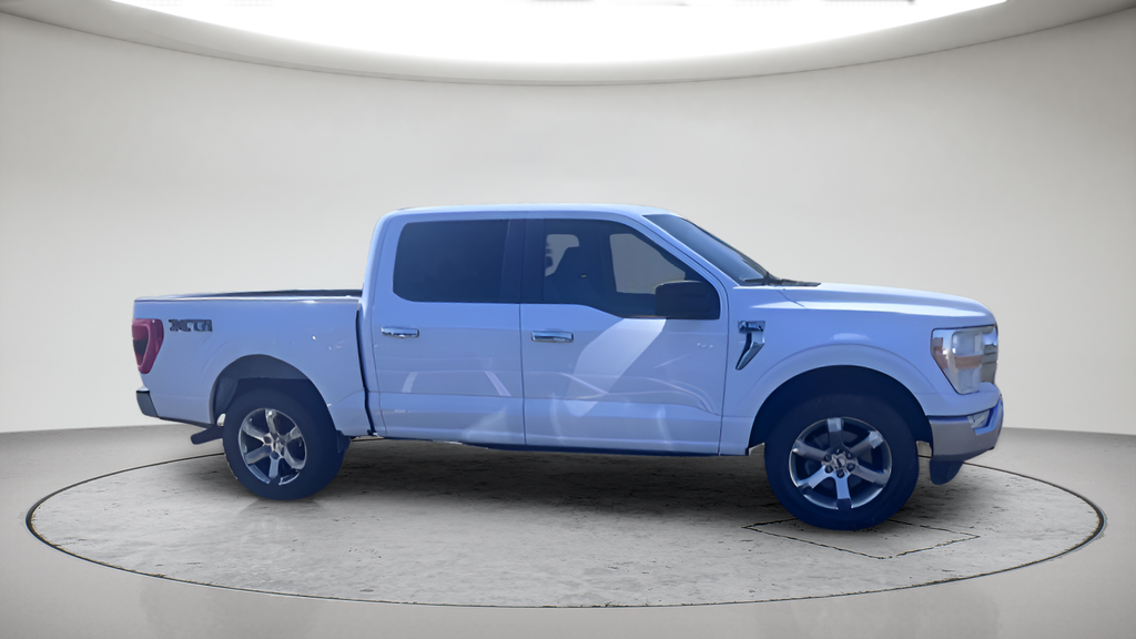 Used 2023 Oxford White Ford XLT image 2