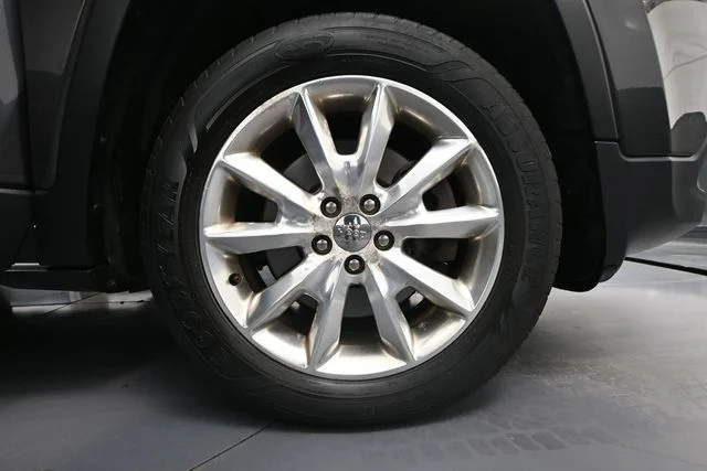 Used 2015 Gray Jeep Limited image 17