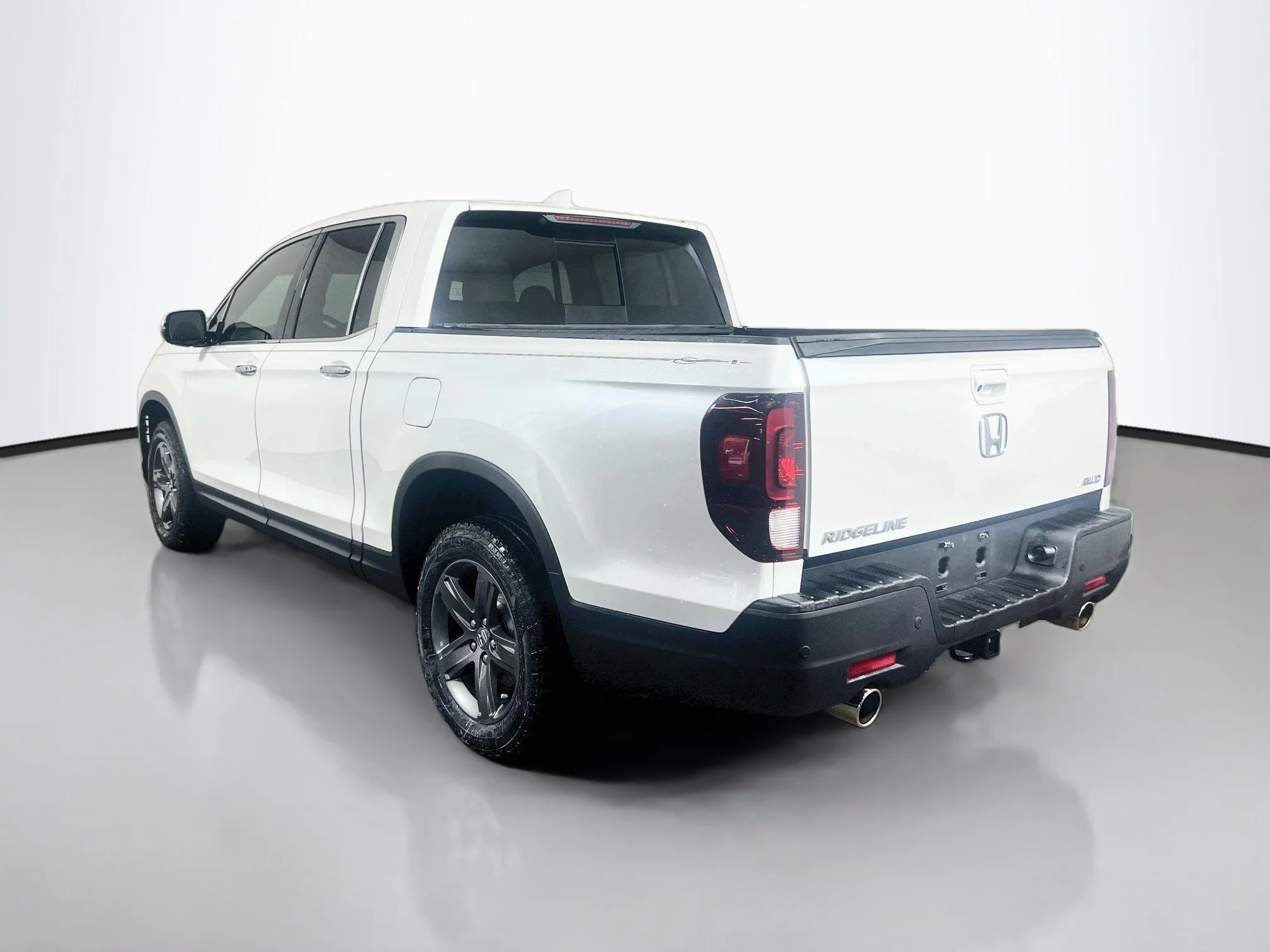 Certified Used 2022 Platinum White Pearl Honda AWD RTL-E image 30