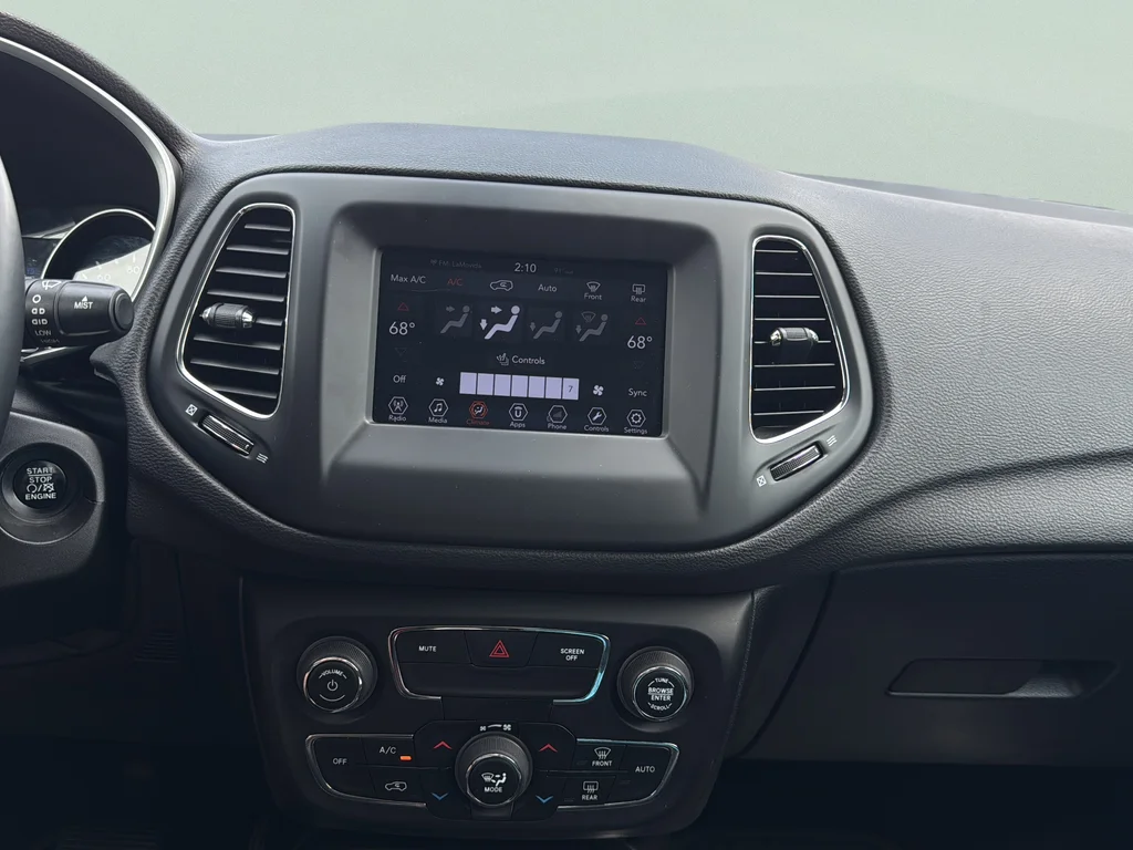 Used 2018 White Clearcoat Jeep Latitude image 19