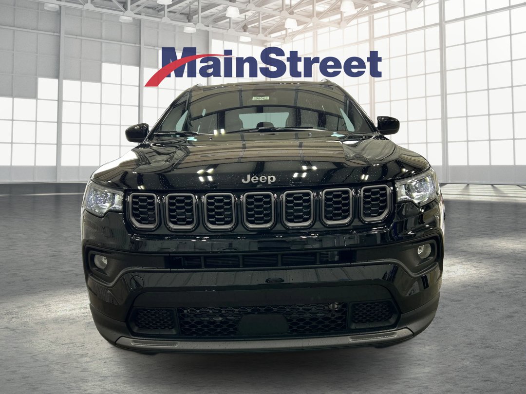 New 2026 Diamond Black Crystal Pearl-Coat Exterior Paint Jeep Latitude image 8