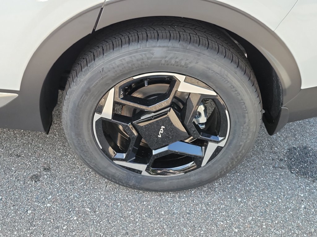 New 2027 Snow White Pearl Kia EX image 39