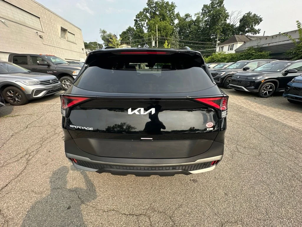 Used 2023 Black Kia X-Line image 5