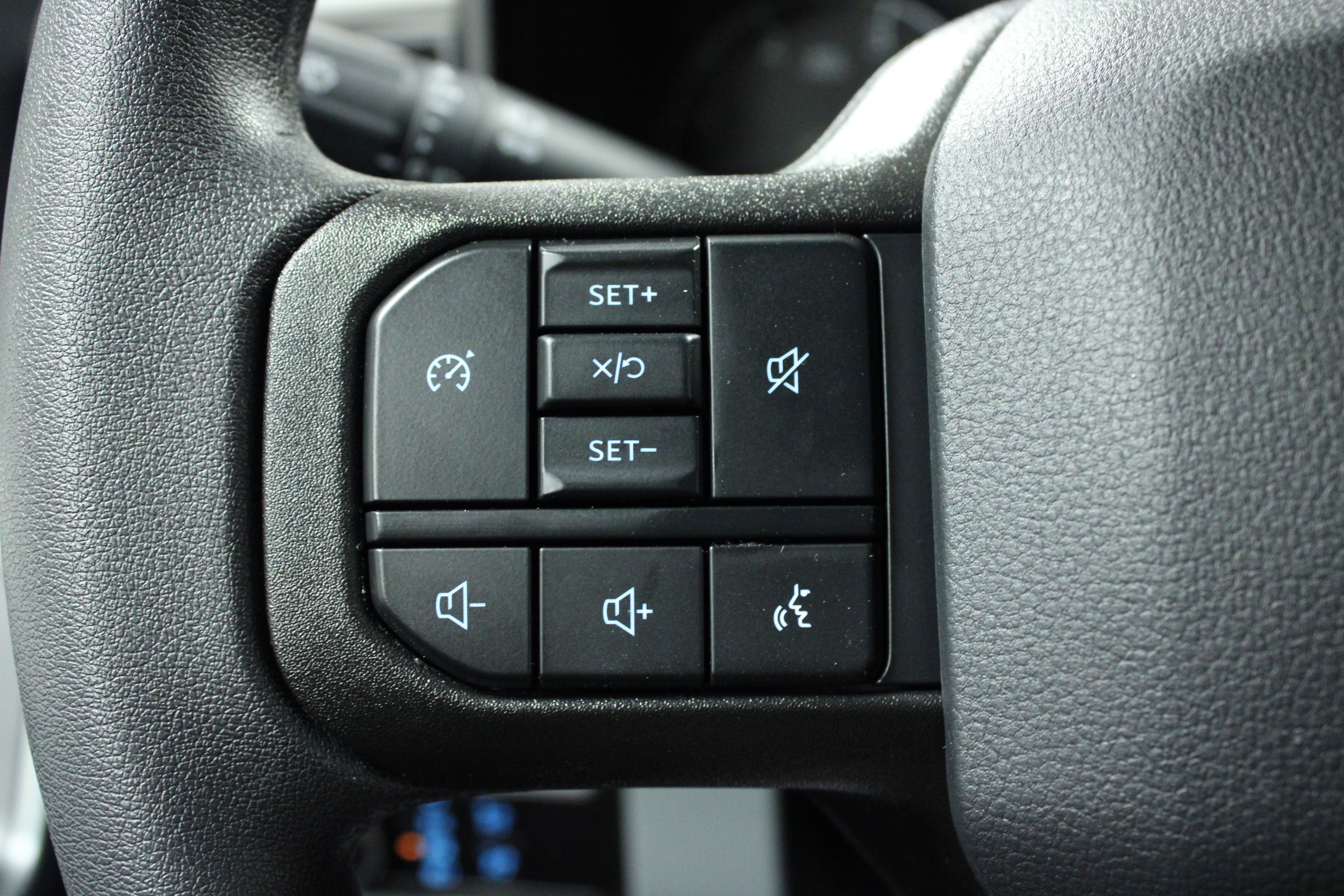 New 2026 Carbonized Gray Metallic Ford XLT image 20
