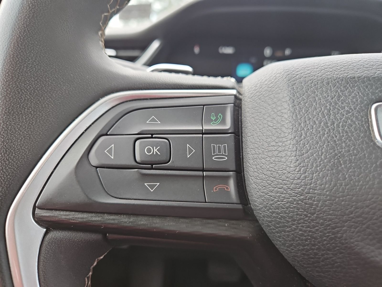 Used 2023 Gray Jeep Laredo image 26