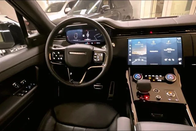Used 2023 Black Land Rover First Edition image 4