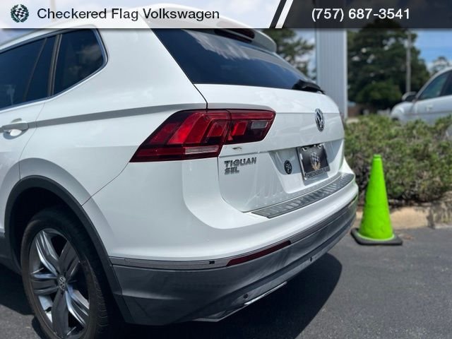 Used 2019 Pure White Volkswagen 2.0T SEL Premium 4Motion image 9