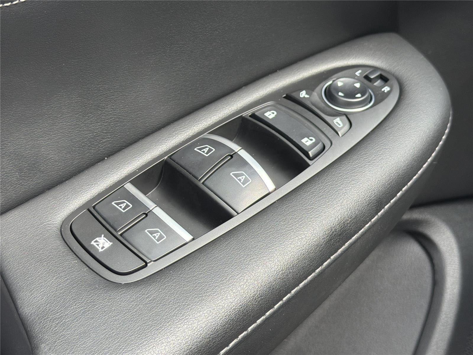 Used 2025 Black Obsidian INFINITI LUXE image 23