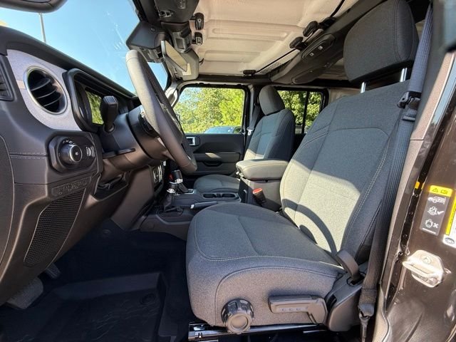 2025 Jeep Wrangler 4-Door Sahara - Photo 20