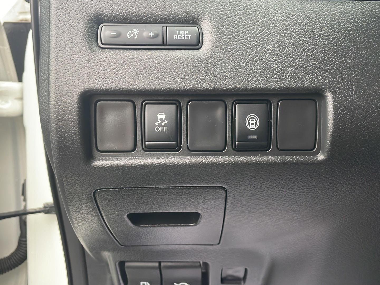 Used 2022 White Nissan SV image 13