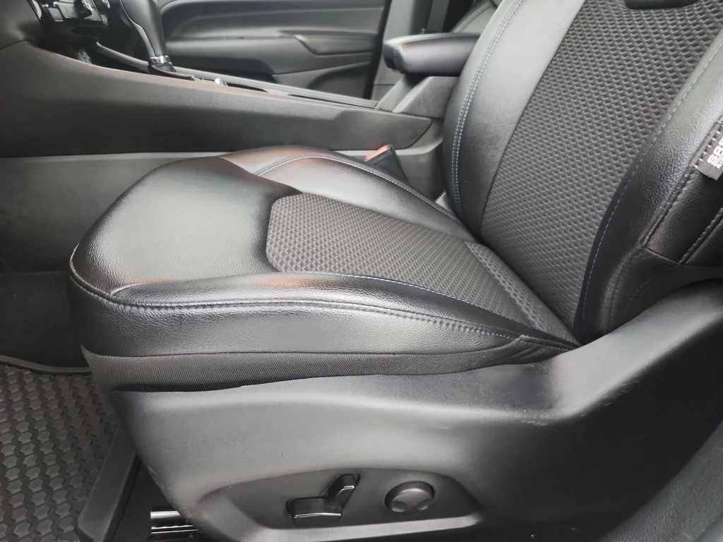 Certified Used 2025 Black Jeep Latitude image 22