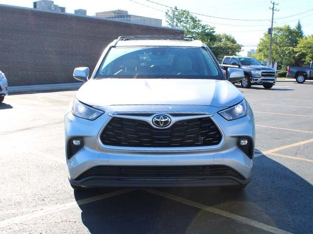 Used 2022 Celestial Silver Metallic Toyota XLE image 3