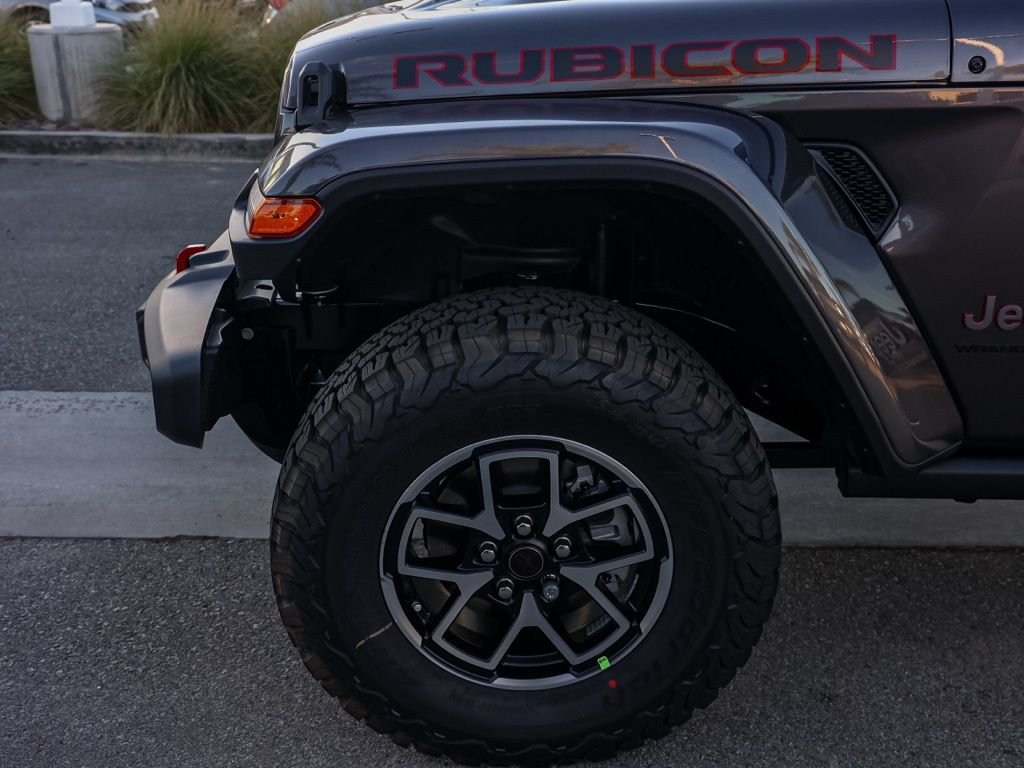 New 2026 Granite Crystal Metallic Clear-Coat Exterior Paint Jeep Rubicon image 10