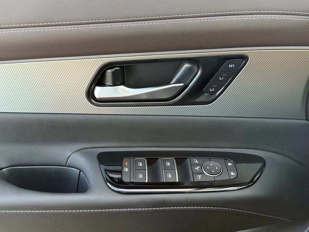 Certified Used 2025 White Nissan Platinum image 29