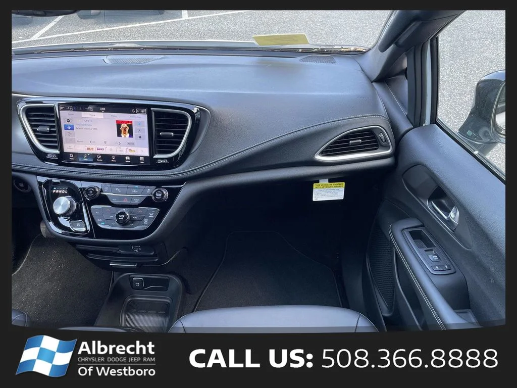 New 2026 Bright White Clear-Coat Exterior Paint Chrysler Select image 18