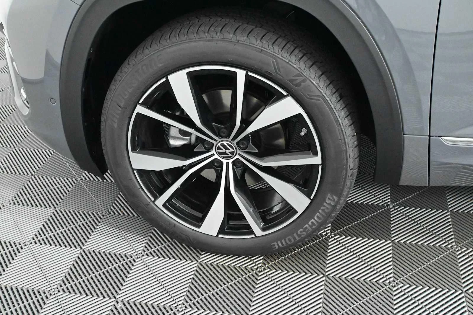 New 2026 Pure Gray Volkswagen 2.0T SEL Premium R-Line image 32