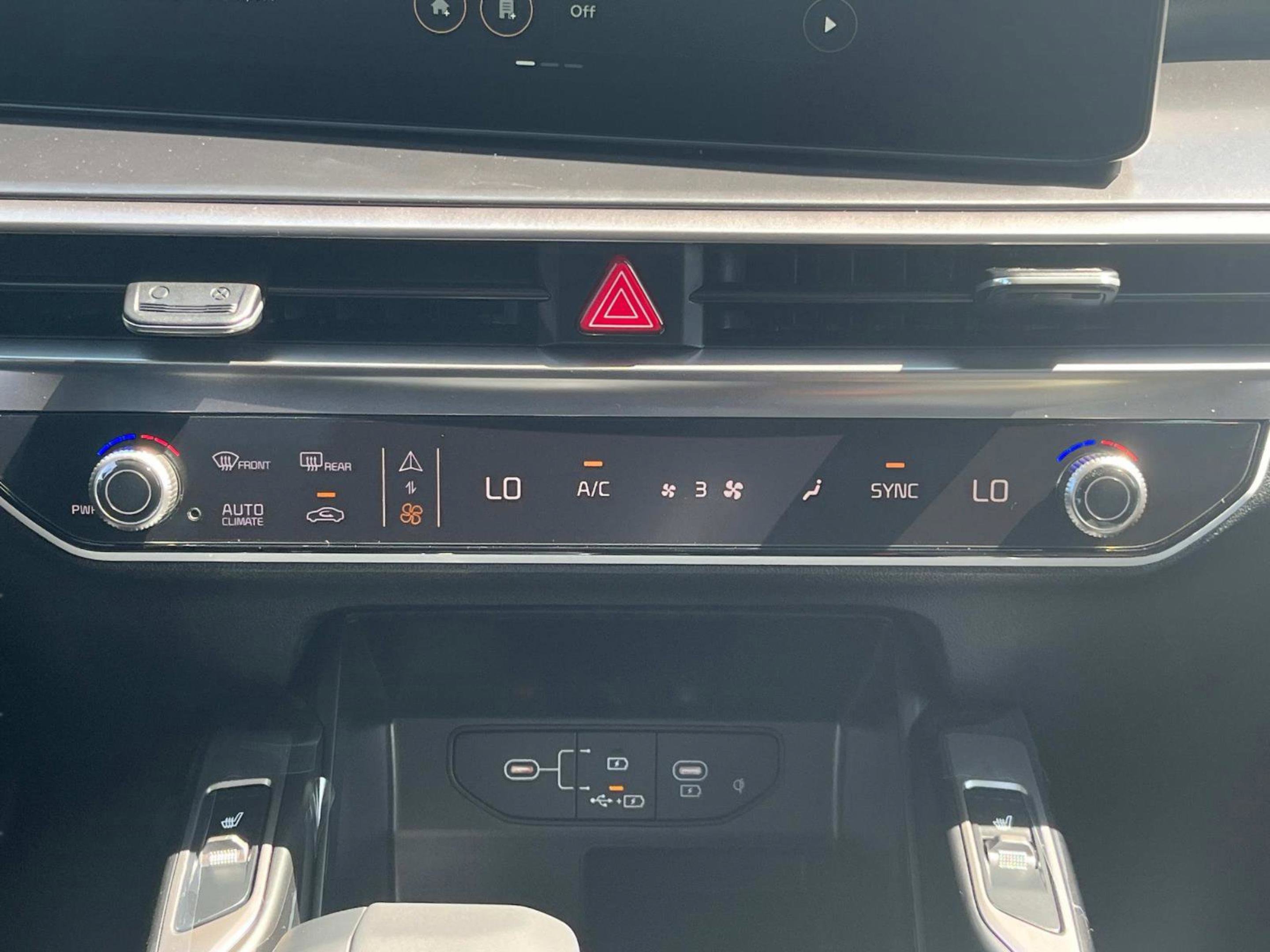 2025 Kia Sorento EX - Photo 15