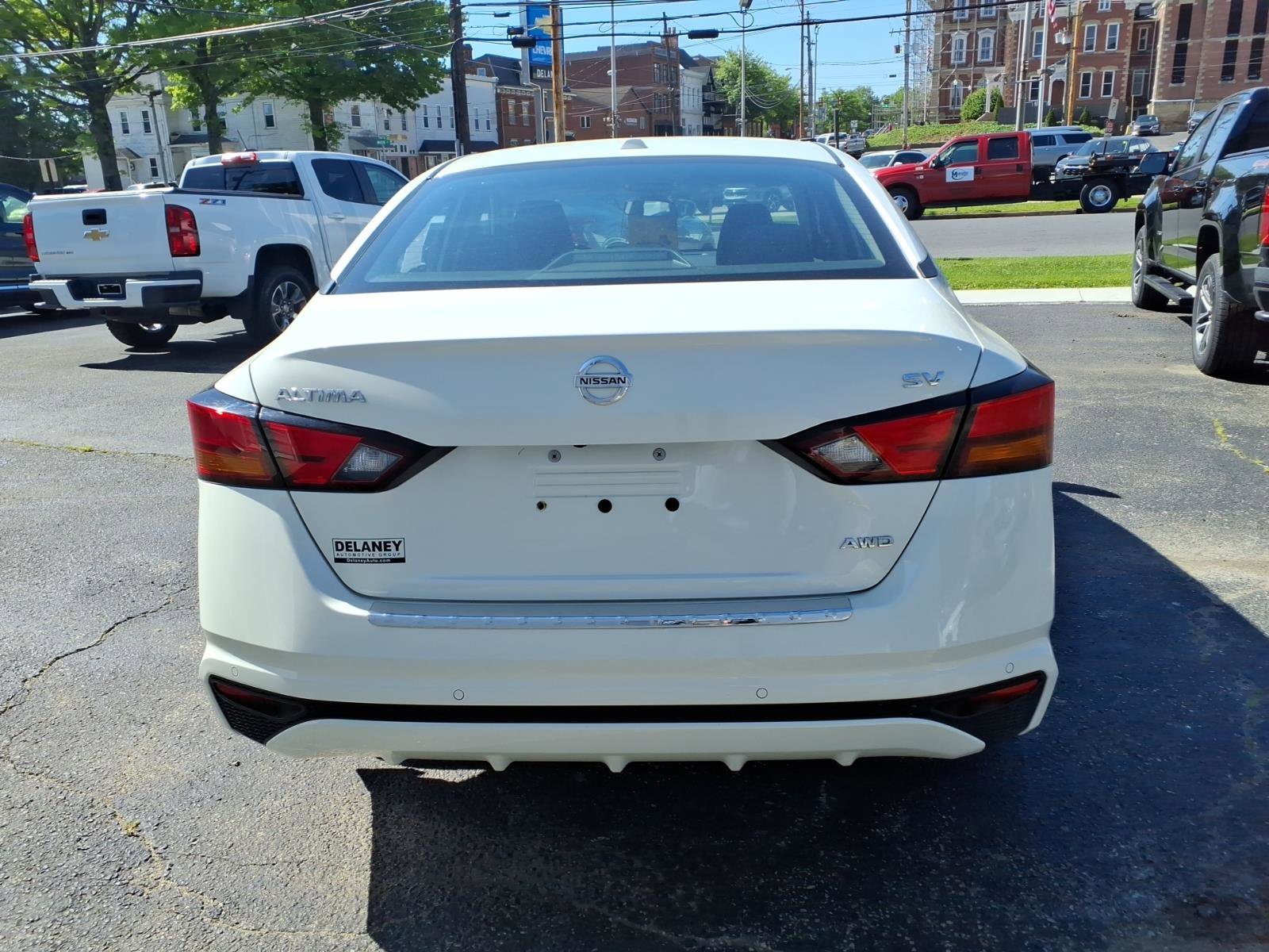 Used 2021 Pearl White Tricoat Nissan 2.5 SV image 6