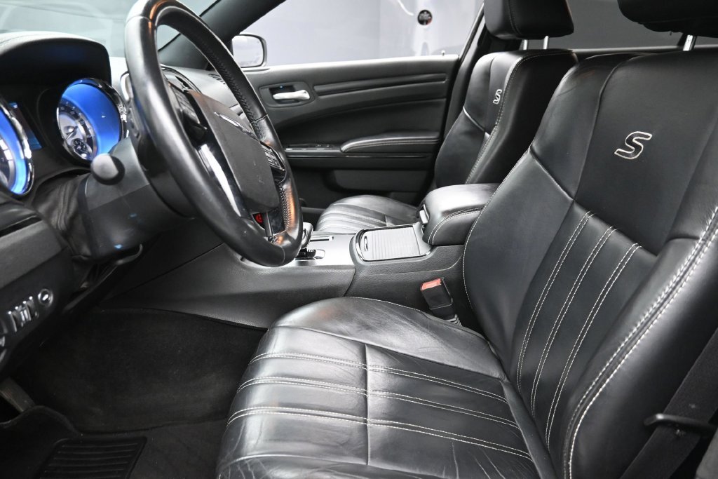 Used 2014 White Chrysler S image 16